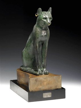 图 1 “盖尔·安德森猫”（The Gayer-Anderson Cat），后期埃及（公元前664-前332年），出土地不详，伦敦大英博物馆，藏品号EA64391