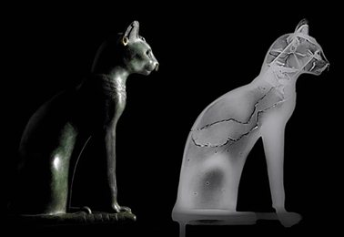 图 2 “盖尔·安德森猫”侧面实物（左）X光检测图（右）©大英博物馆