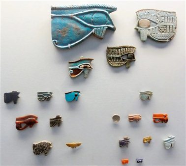 图 16 大英博物馆收藏的各种材质、大小不一的“乌加特眼”护身符